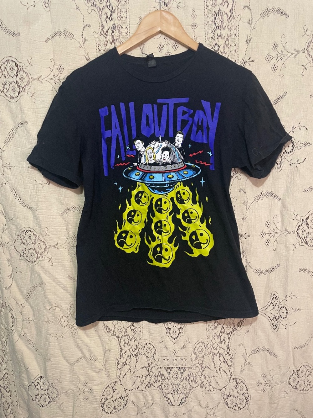 gildan: Fall Out Boy "if you build it they will come" shirt